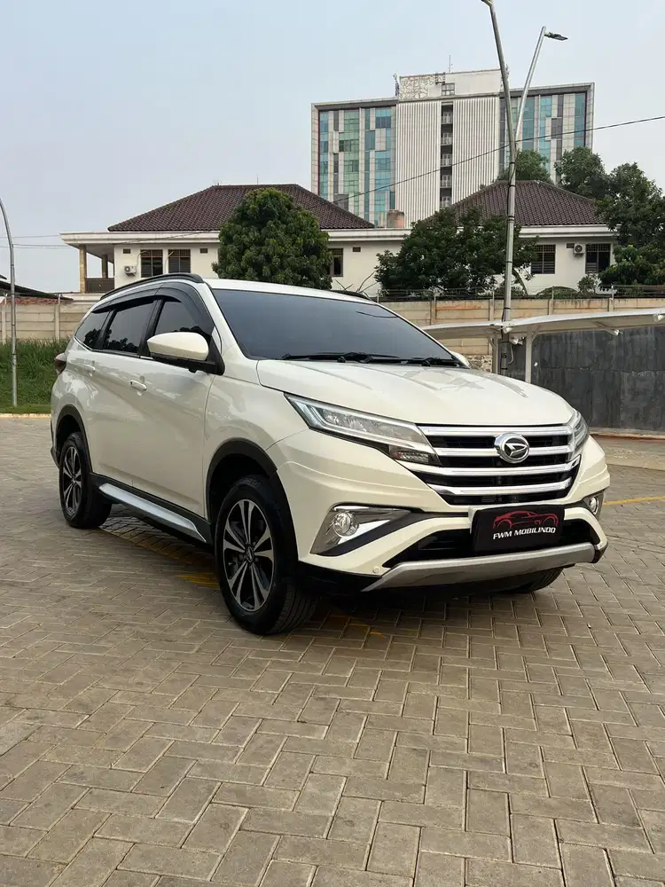 Terios R deluxe matic 2018 putih, mulus, kamera 360