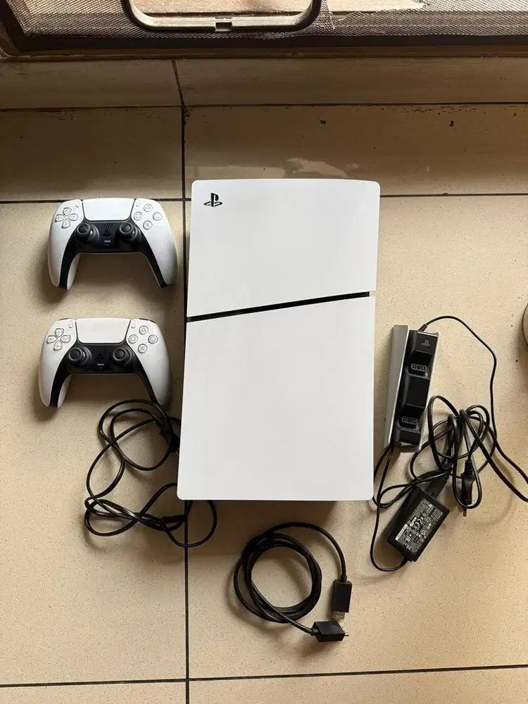 PS5 Slim Disc Resmi Indonesia + 2 Stick + Charger Dock Mulus