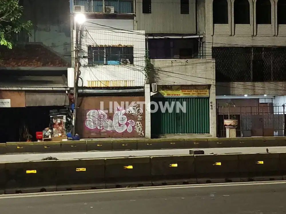 Dijual Rumah Sekaligus Tempat Usaha di Pinggir Jalan Jakarta Pusat