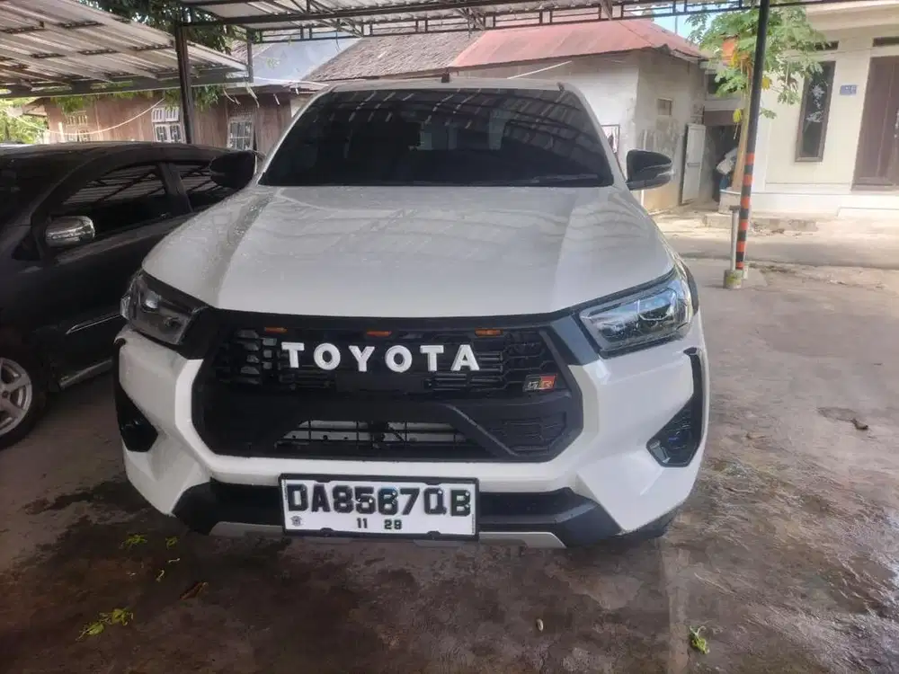 HILUX 4x4 MANUAL PUTIH
