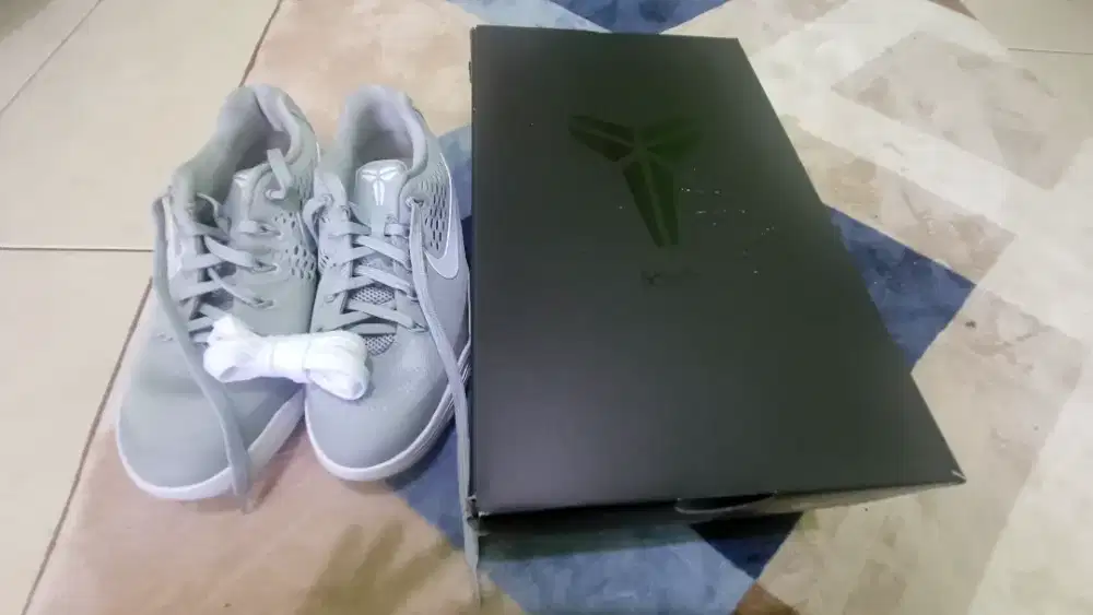 Sepatu basket NIKE Kobe 9 low em protro  wolf grey white  IH1401-001
