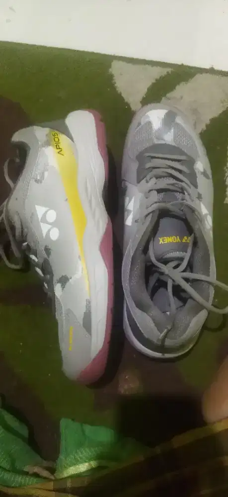 Sepatu yonex Apios