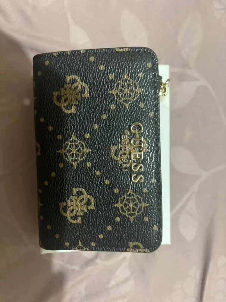 Dompet guesss coklat