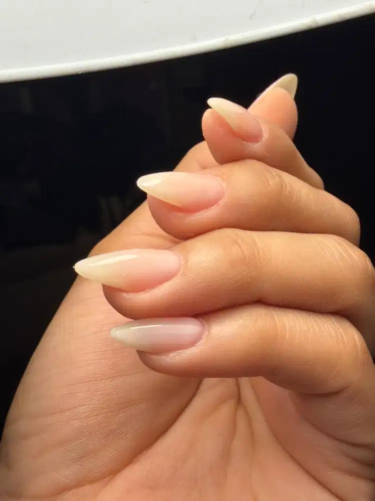 Nails therapist