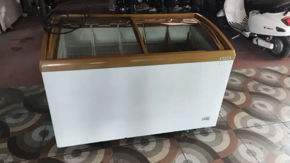 Frezer 380liter masih baru x ada yg minat
