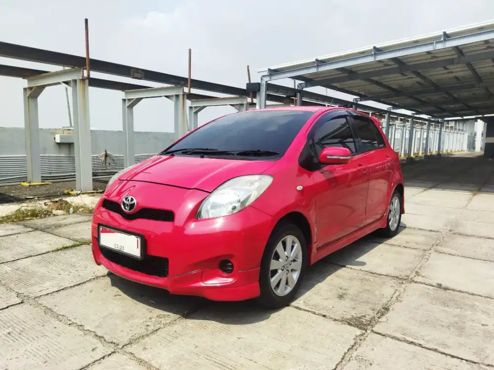 TOYOTA YARIS 2013 E 1.5 AT/MATIC