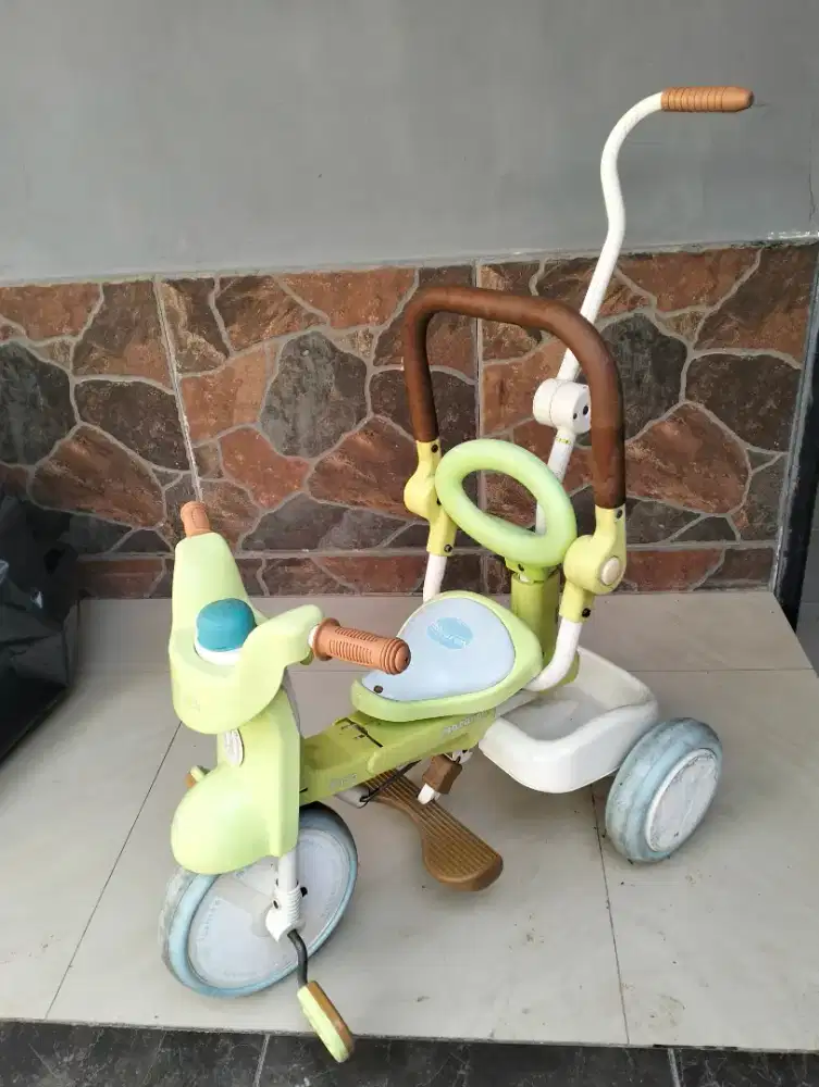 Sepedah anak merk macarone