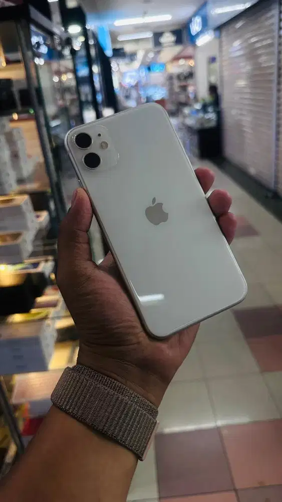 iPhone 11 64 GB iBox
