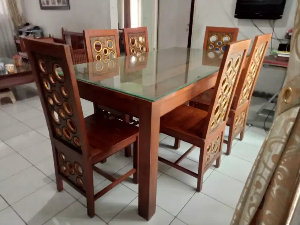 Satu set Meja makan
