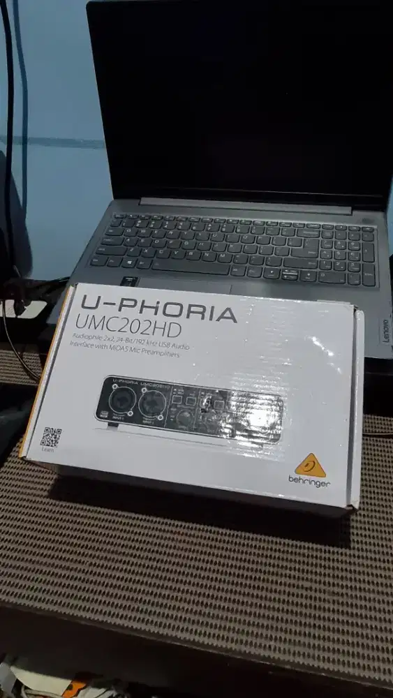 BEHRINGER UMC 202HD