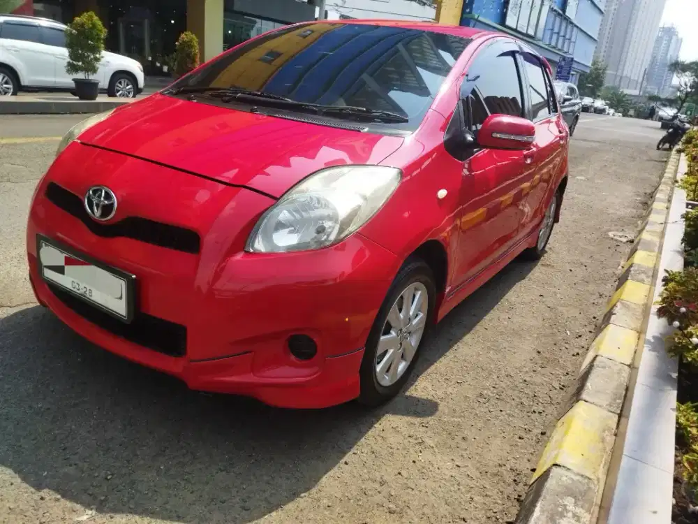 TOYOTA YARIS E 2013 AT 1.5 TERAWAT