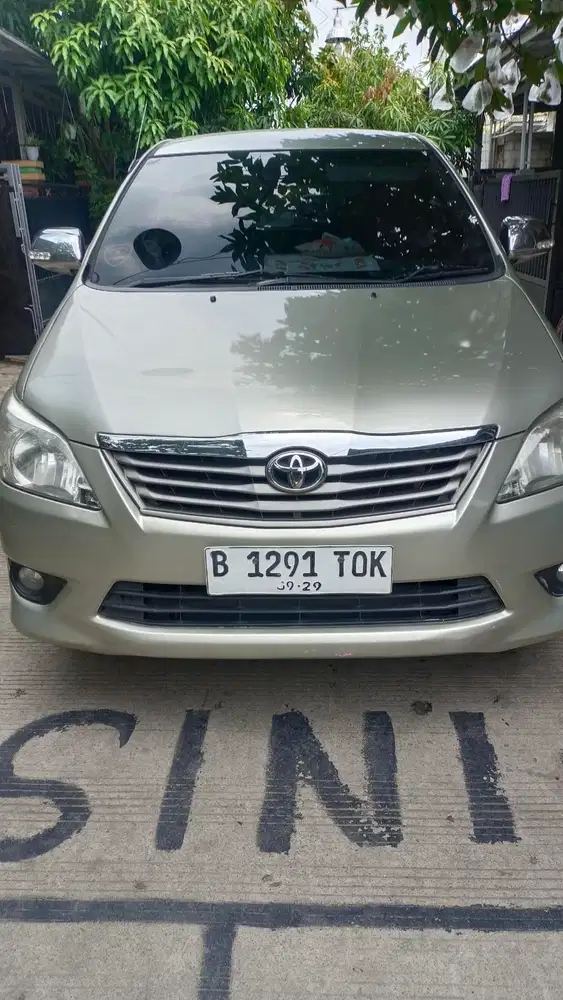 Toyota Kijang Innova 2011 Bensin