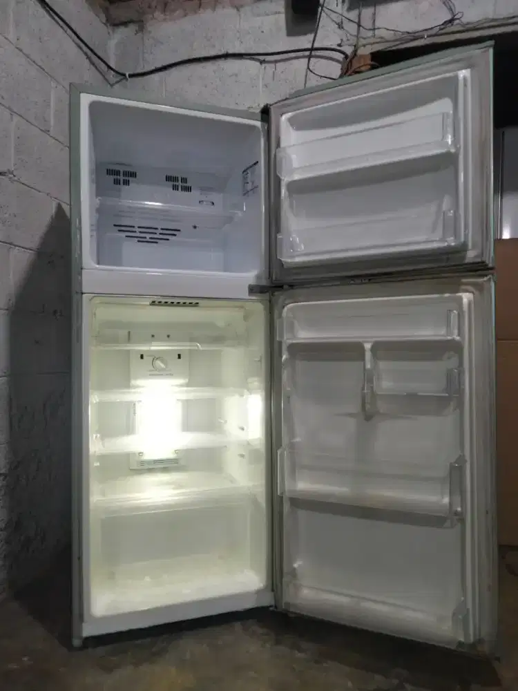 KULKAS 2PINTU ( LG )