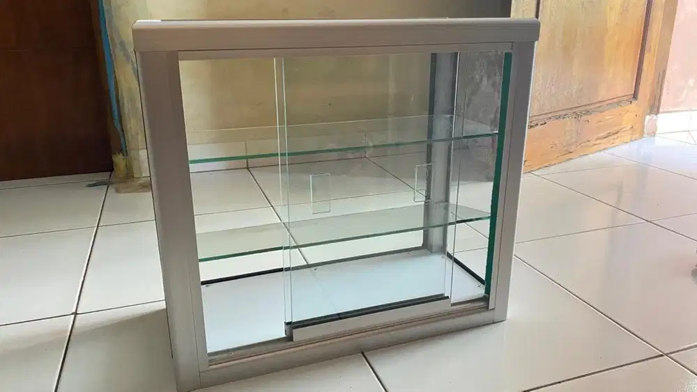 Etalase Kaca Jualan
