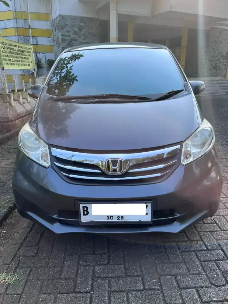 Dijual Cepat Honda Freed tipe SD tahun 2014