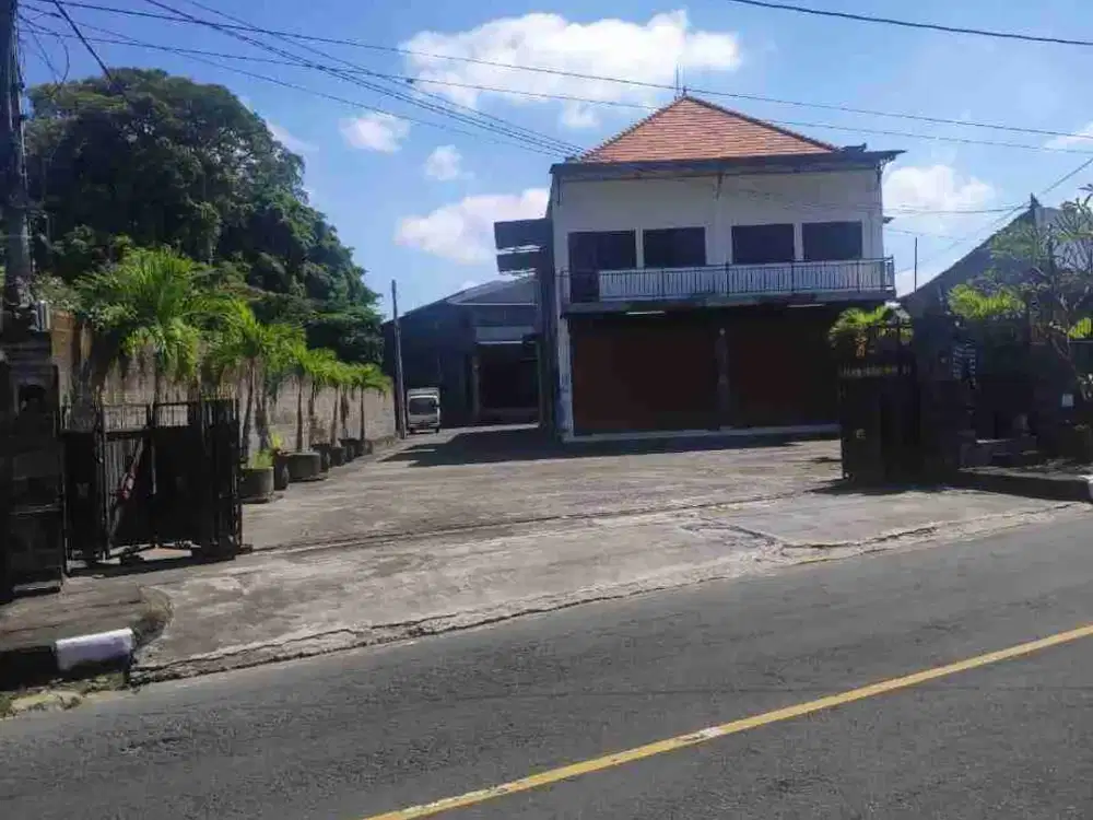 gudang siapa pakai di pinggir jalan utama dan fasilitas lengkap