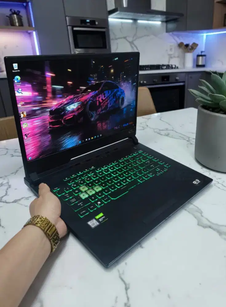 Lapto0 Gaming ASUS ROG CYBERPUNK Core i7 Ram 8/256gb Ssd Dual Vga COD