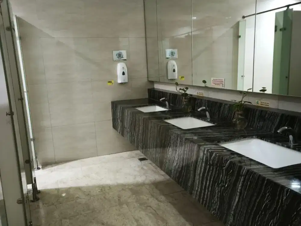 3 Ruang Kantor di Gedung  DBS Tower lt 23, Jln  Dr Satrio  Kav 3-5. Kuningan, Jakarta Selatan