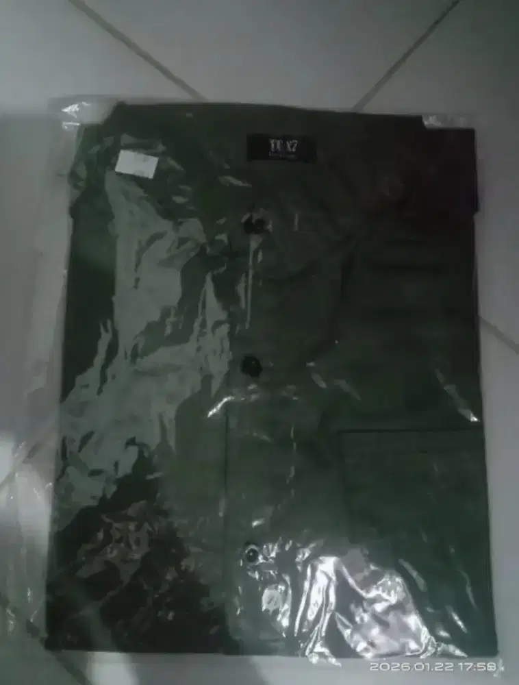 Kemeja baru tangan panjang size M ada 2pcs borongin semua 120k
