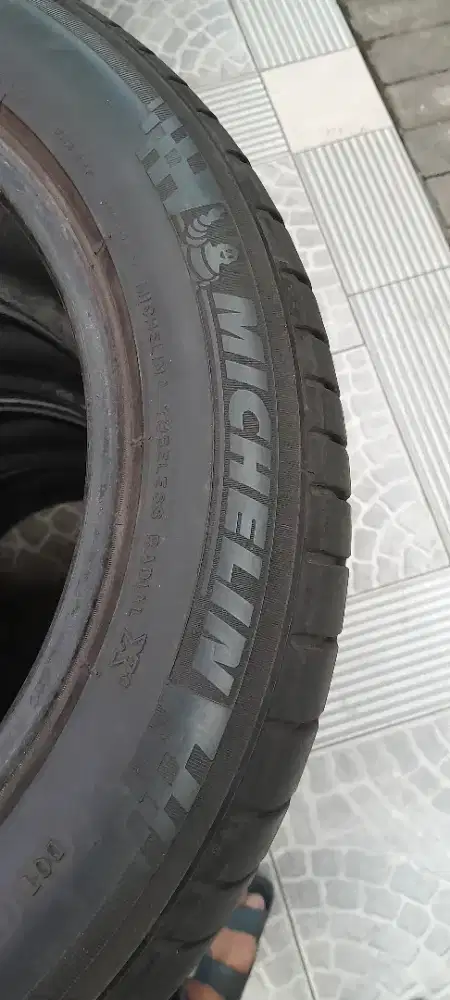 Ban mobil bekas
