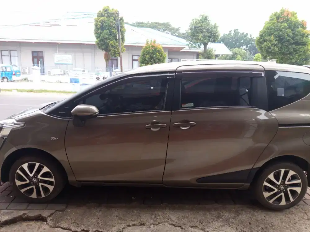 Di Jual TOYOTA SIENTA TIPE V MANUAL 6 SPEED 2017