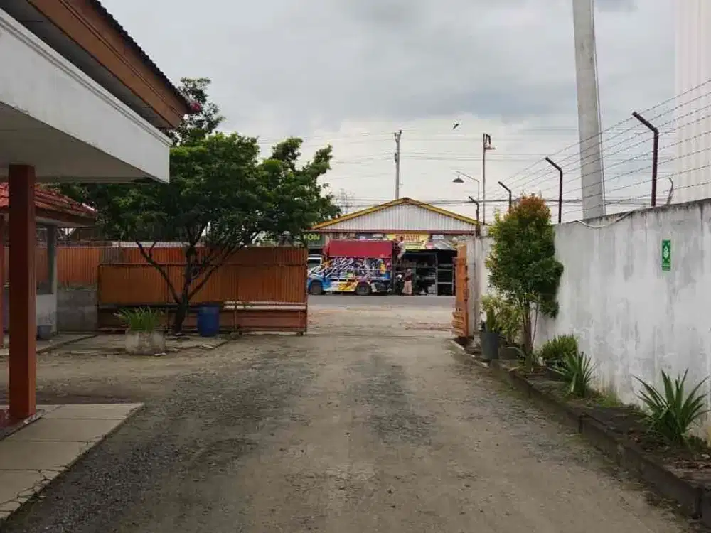 Dijual Gudang dan kantor lokasi strategis di Jl. Raya Purwodadi Demak. Purwodadi