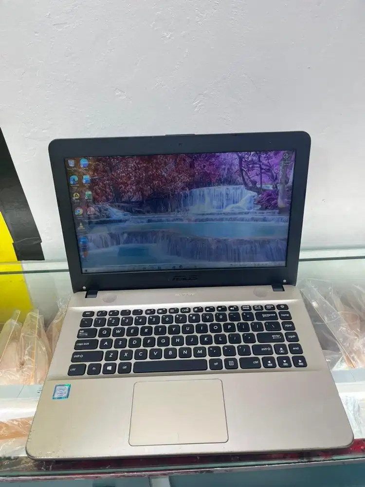 Laptop Asus X441UA intel i3-6006U CPU RAM 8GB SSD 128 GB