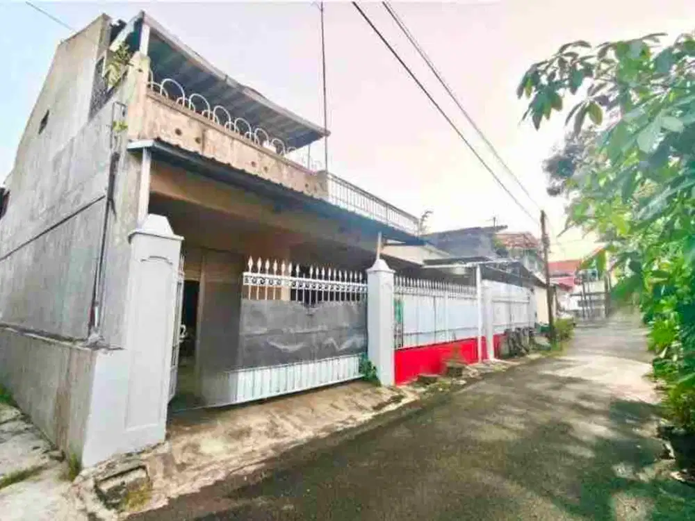 rumah lama tengah kota dekat Sahid raya hotel Solo
