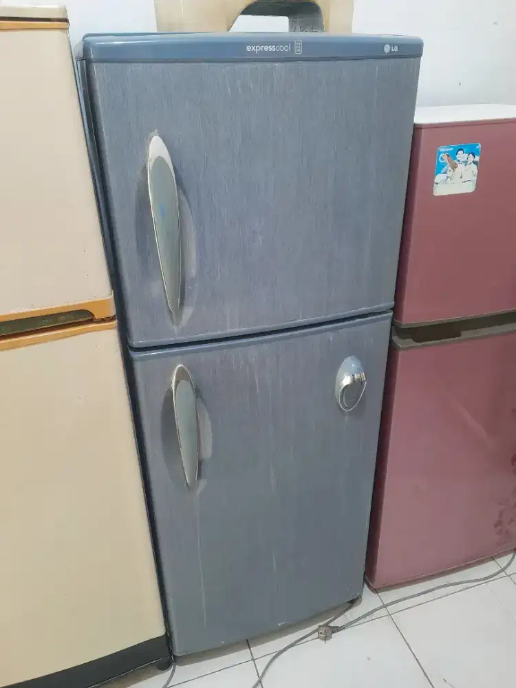 Kulkas 2 Pintu LG . Second . Normal . Beragaransi