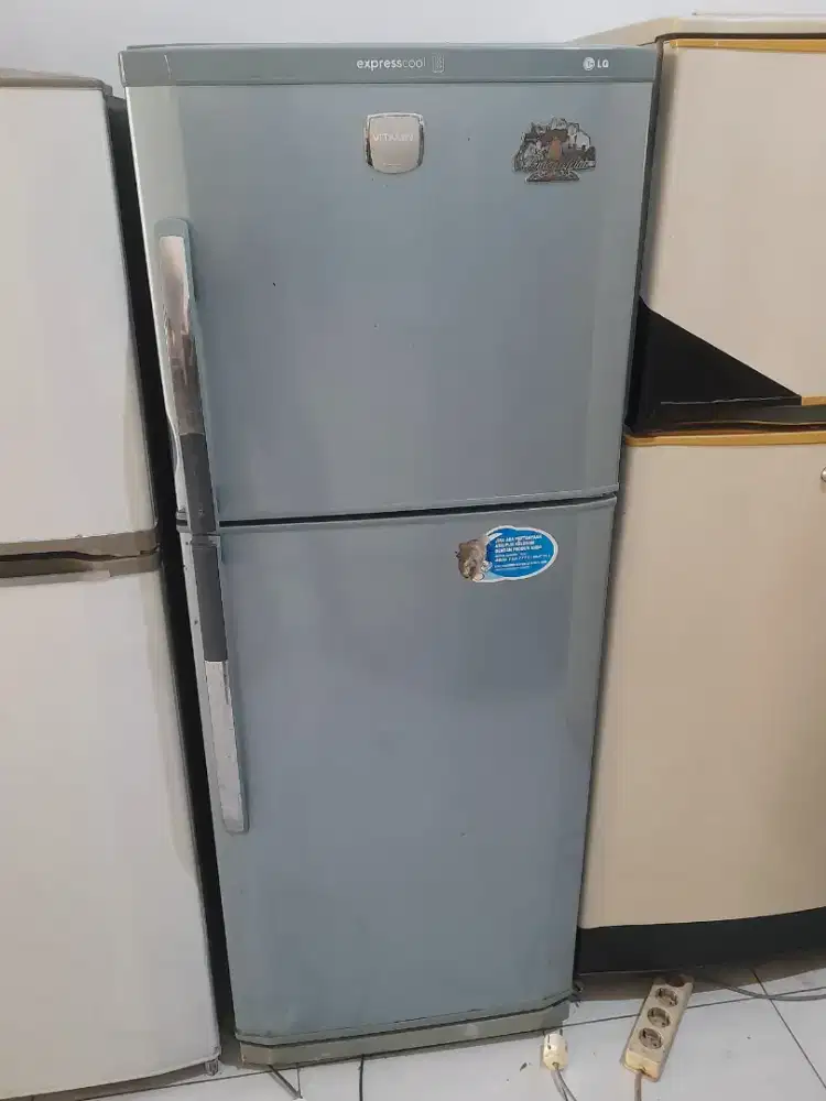 Kulkas 2 Pintu LG . Normal . Bergaransi