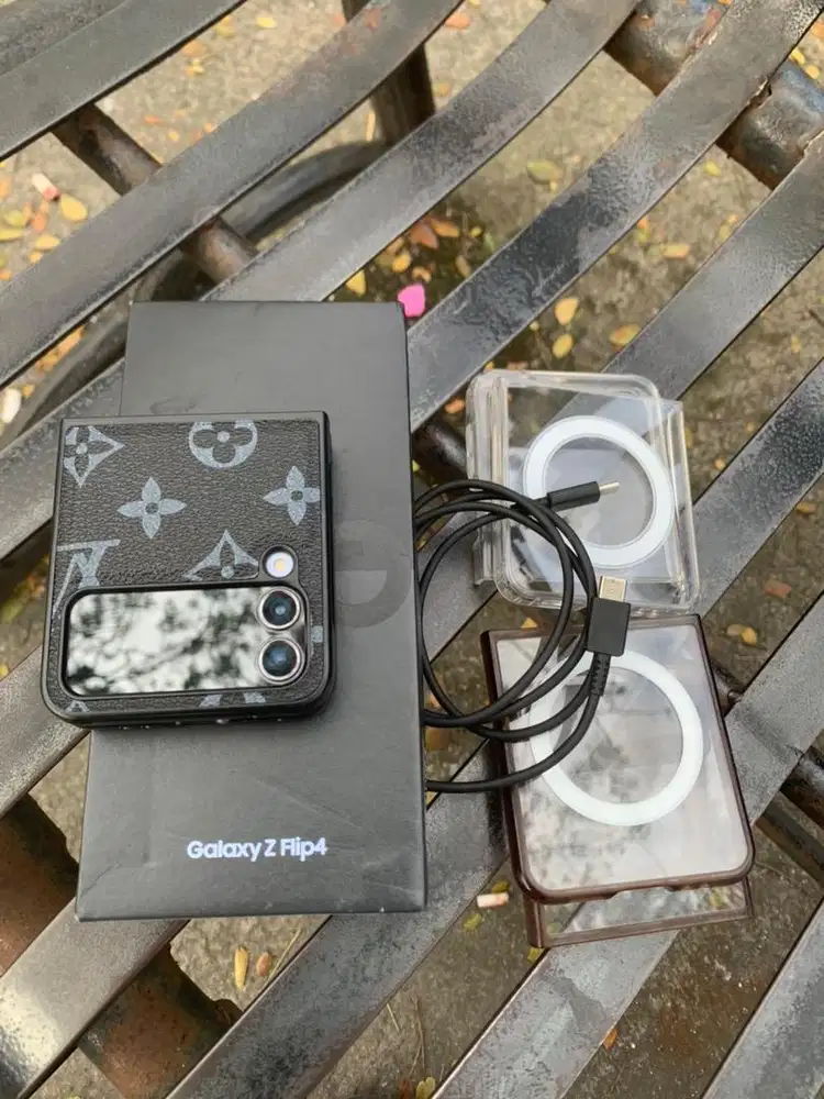 Samsung Zflip 4 8/256 gb fullset sein