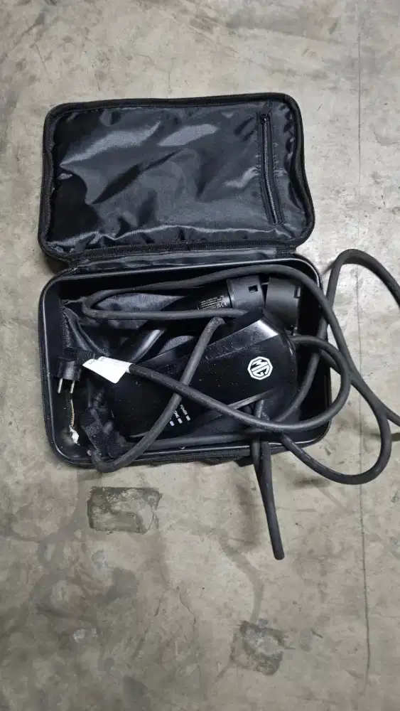 Charger mobil listrik portable bawaan MG