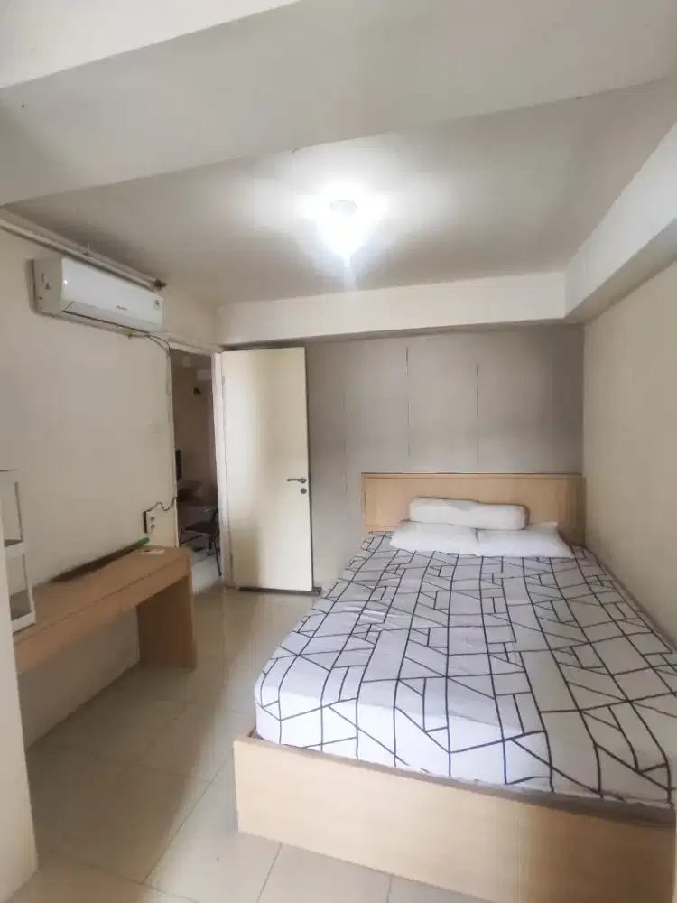 Unit sewa 1 kamar tidur view pool atas mall Bassura City