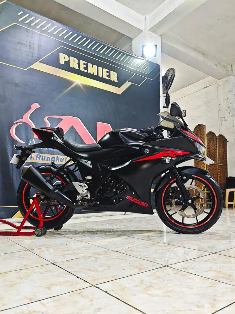 Suzuki GSX R 150 Keyles odo 7rb Th 2018 hitam cakep