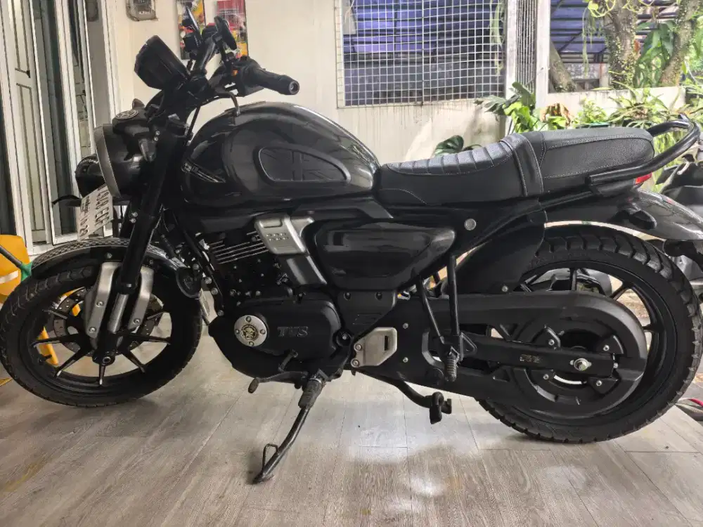 TVS Ronin Black - Motor Sport Retro 225 Cc Dijamin Sehat & KM Rendah