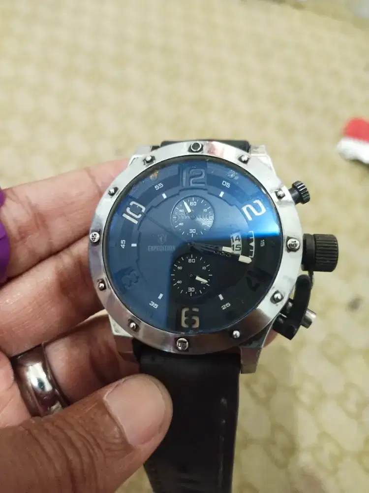 Jam expedition tali kulit