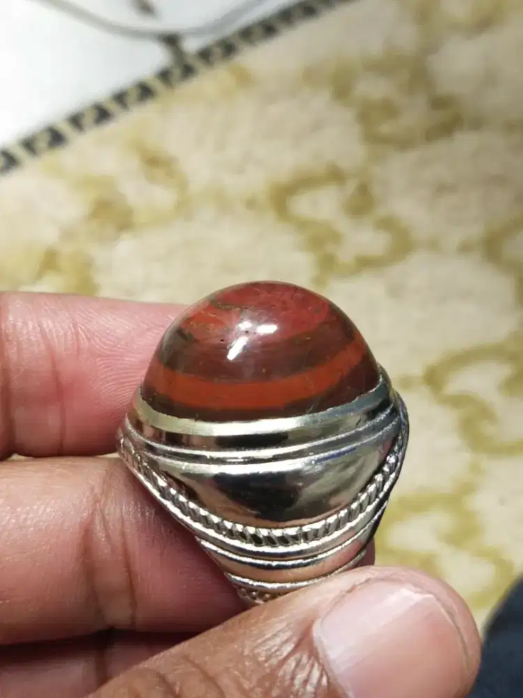 Akik puser bumi/akik kurung