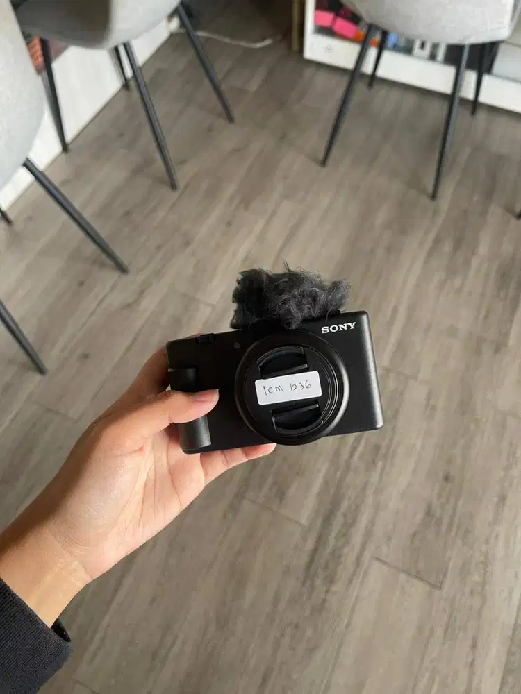 KAMERA SONY ZV-1F LIKE NEW GARANSI AKTIF SAMPAI 2027