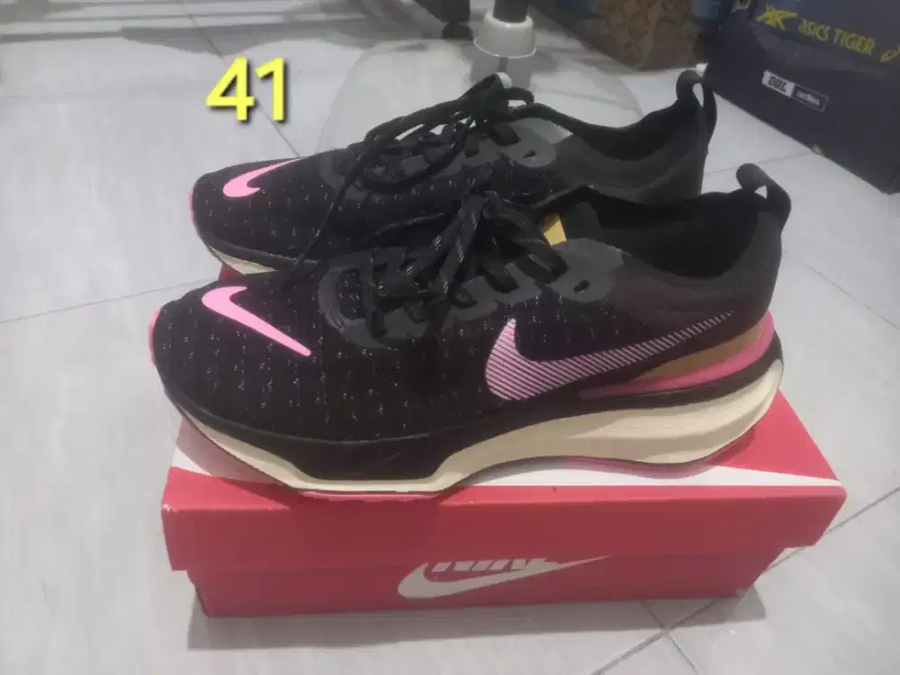 SEPATU NIKE RUNNING