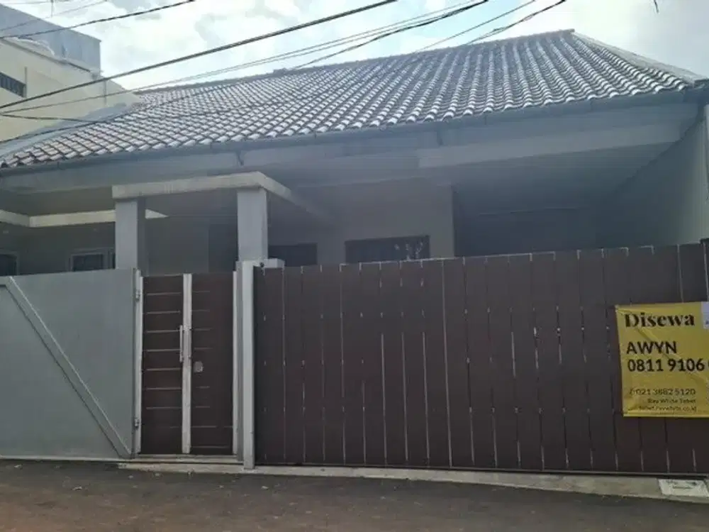 Rumah Baru Direnovasi di Jalan Besar di Condet Disewa / Dijual Cepat