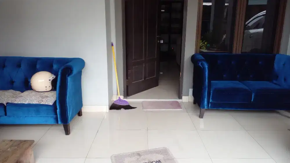 Kursi sofa warna biru