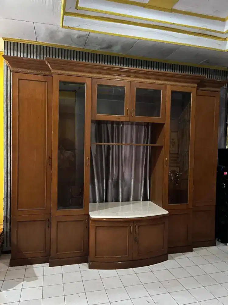 Lemari kayu Miranti