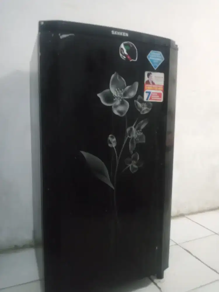 Dijuall.. Kulkas merk sanken dijamin dingin poll tanpa ada kerusakan
