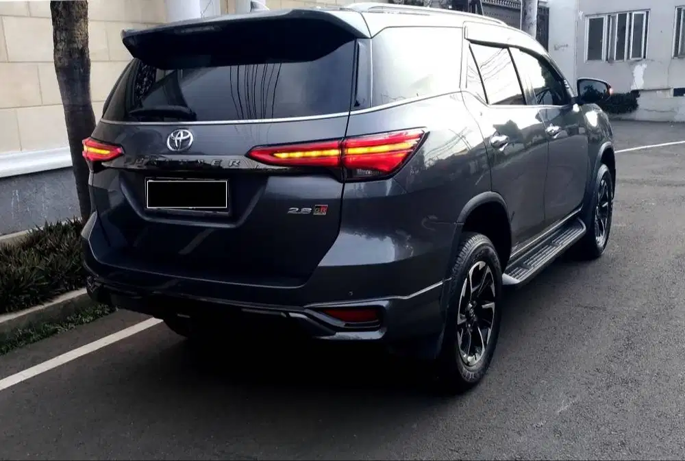 Fortuner GR 2.8 Sport AT 2022 ORIGINAL pajak baru Terawat.