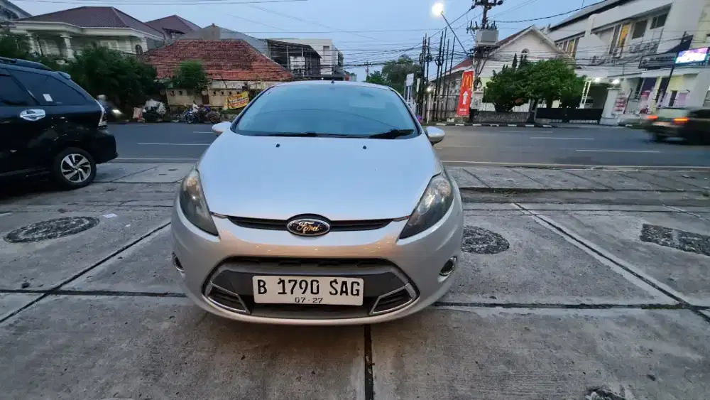 Ford fiesta sedan 2012 matic / AT