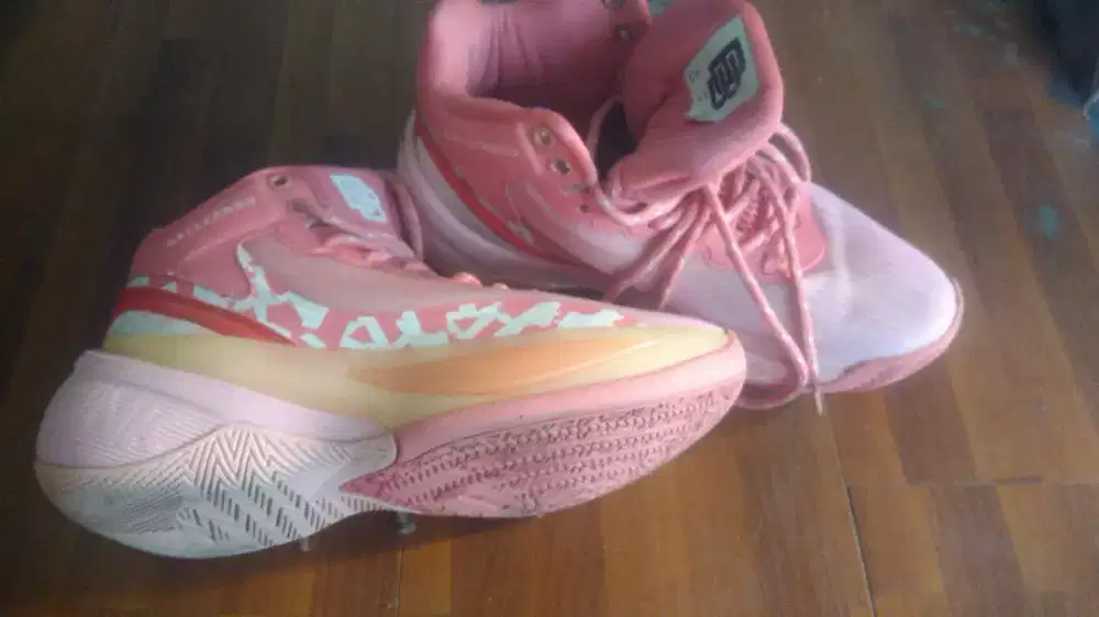 Sepatu basket/joging