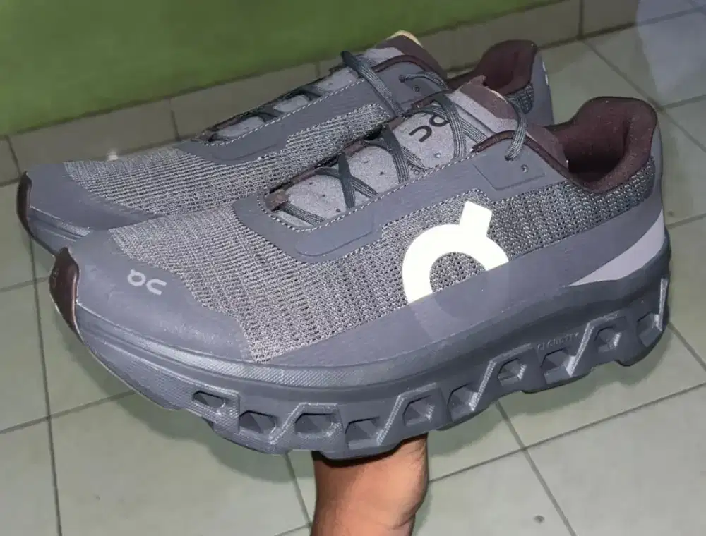 Sepatu cloudmaster void