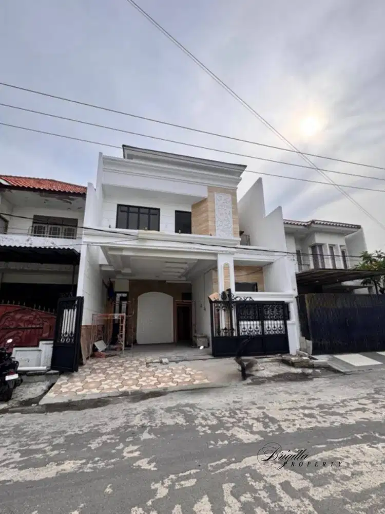 Rumah Di Babatan Pantai Surabaya Timur Modern American Clasicc