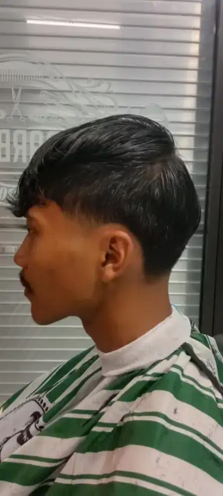 Di CARI TUKANG CUKUR