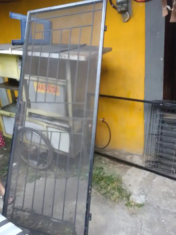 Pintu tralis besi